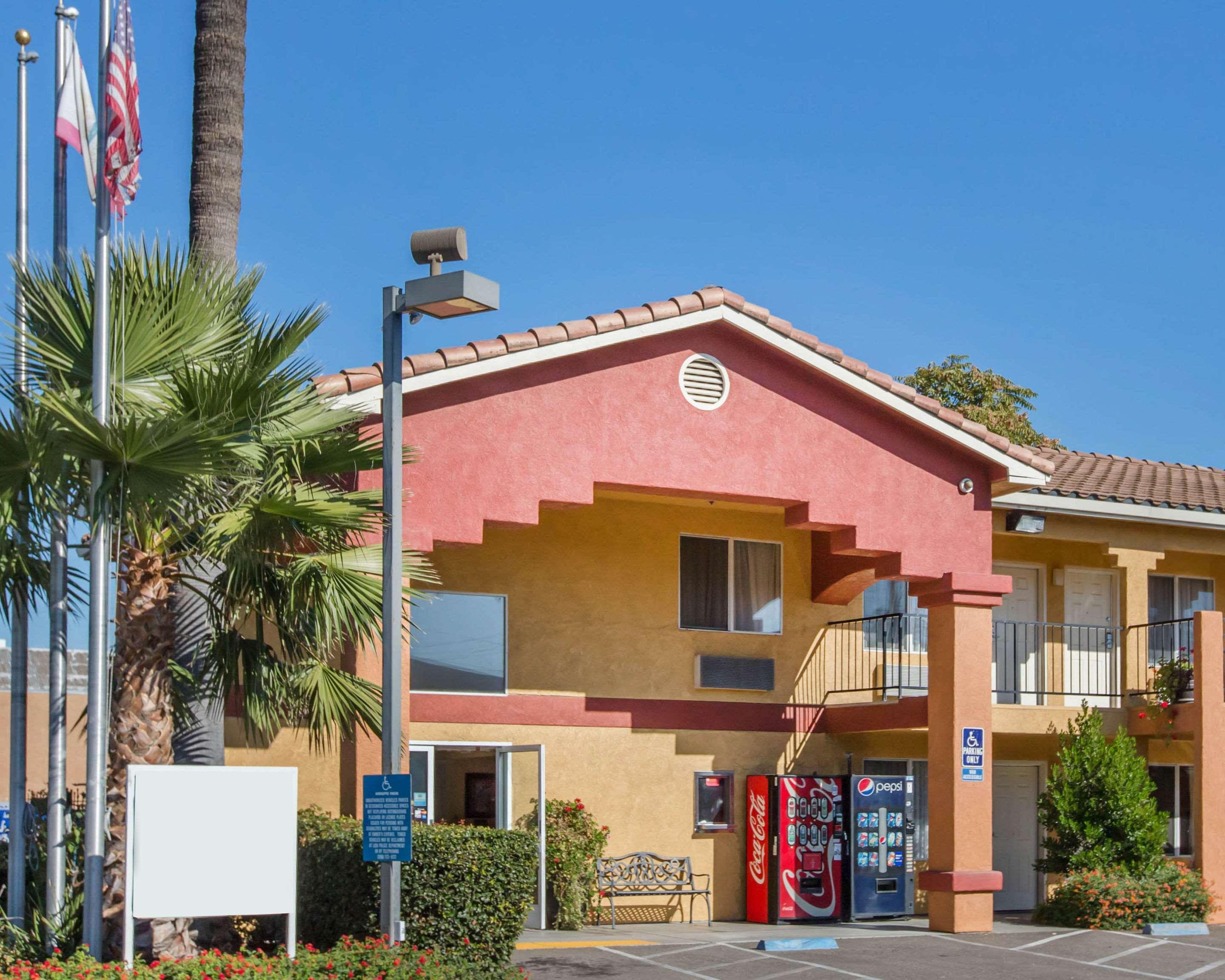 Econo Lodge Inn & Suites Lodi - Wine Country Area Zewnętrze zdjęcie