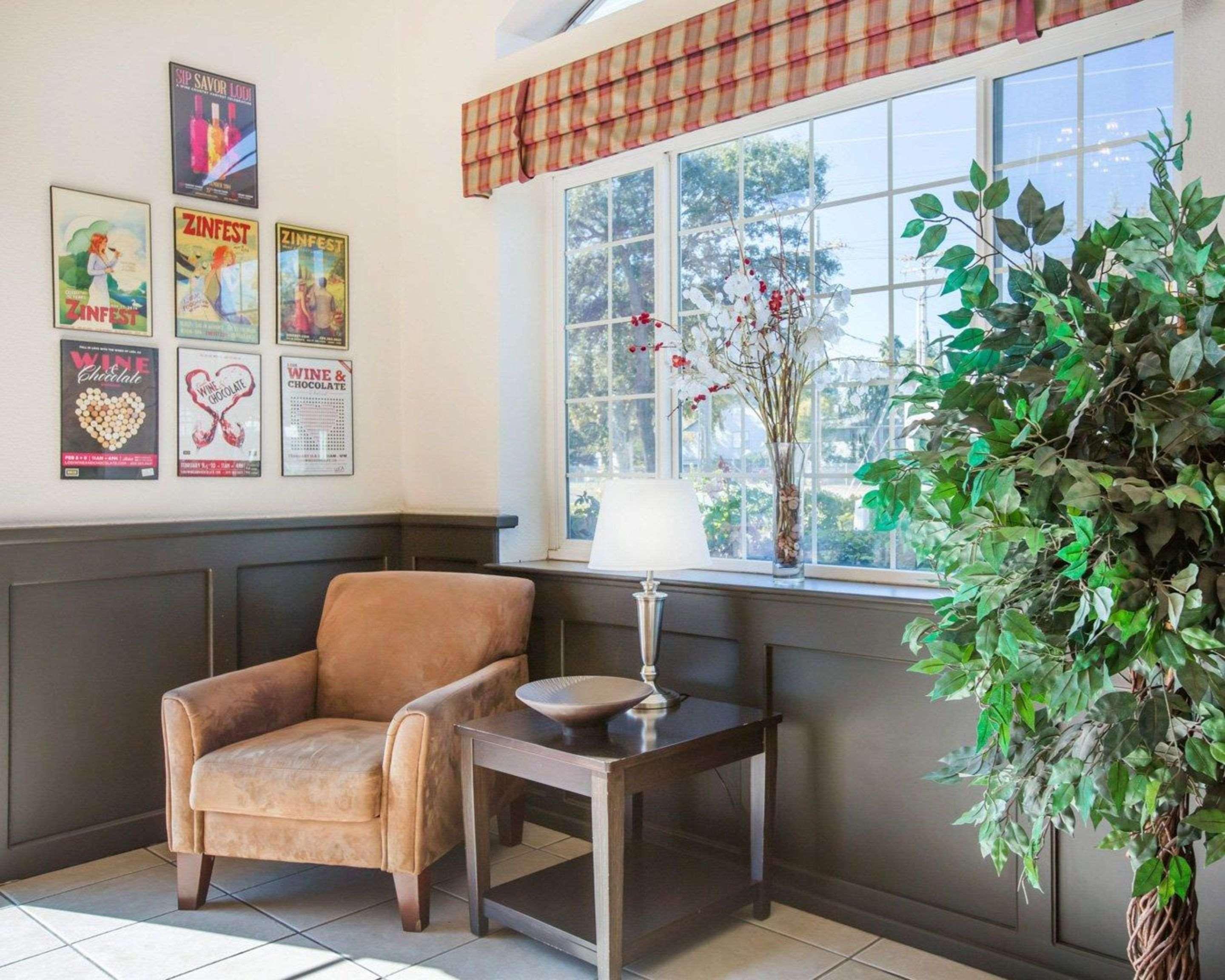 Econo Lodge Inn & Suites Lodi - Wine Country Area Zewnętrze zdjęcie