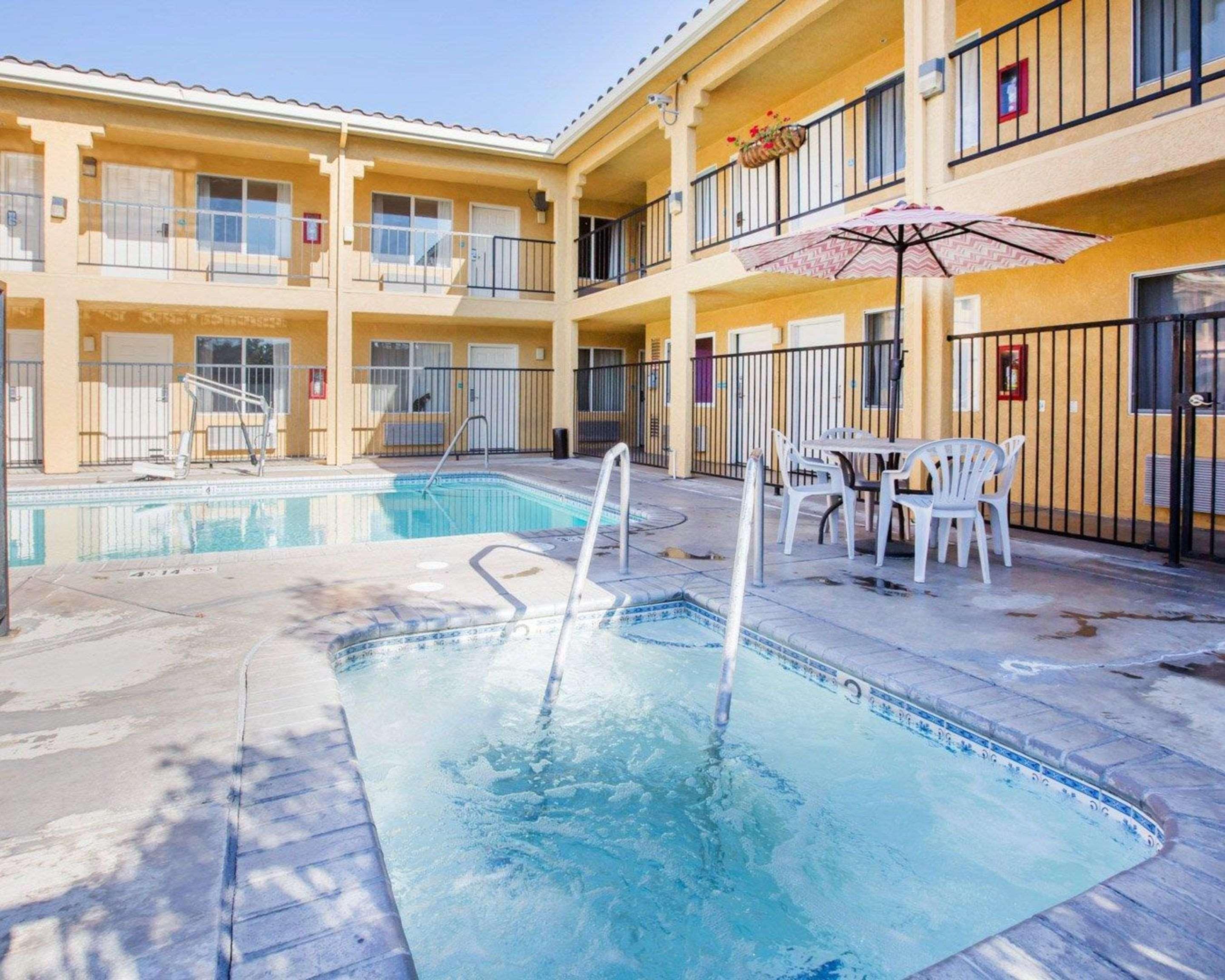 Econo Lodge Inn & Suites Lodi - Wine Country Area Zewnętrze zdjęcie